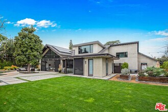 17352 Magnolia Blvd in Los Angeles, CA - Building Photo - Building Photo