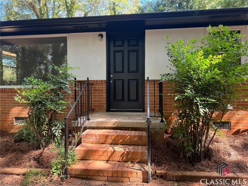 113 Whitehead Rd in Athens, GA - Building Photo