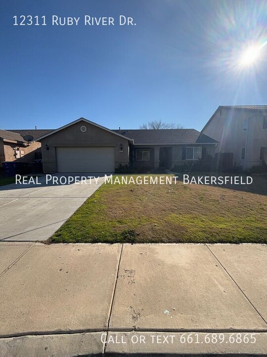 12311 Ruby River Dr in Bakersfield, CA - Building Photo