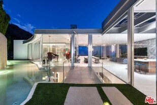 1814 N Doheny Dr in Los Angeles, CA - Building Photo