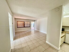 2624 Riverside Dr in Coral Springs, FL - Building Photo - Building Photo