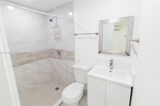 5803 Buchanan St in Hollywood, FL - Foto de edificio - Building Photo