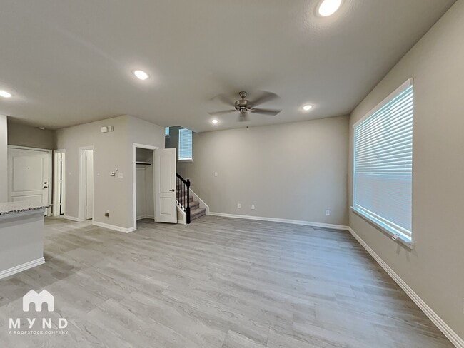 1272 Alamo Dr in Flower Mound, TX - Foto de edificio - Building Photo