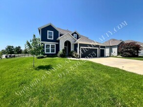 16462 S Parkwood St in Olathe, KS - Building Photo - Building Photo