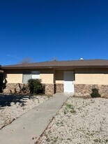 722 Evergreen St in Hemet, CA - Building Photo