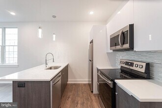 2623 Christian St-Unit -UNIT 204 in Philadelphia, PA - Foto de edificio - Building Photo