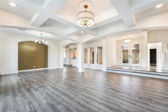 904 Pont Chartrain Dr in Las Vegas, NV - Building Photo - Building Photo