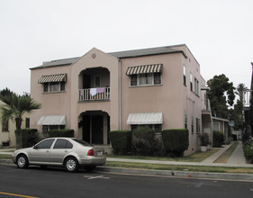 6812 Stafford Ave in Huntington Park, CA - Foto de edificio - Building Photo