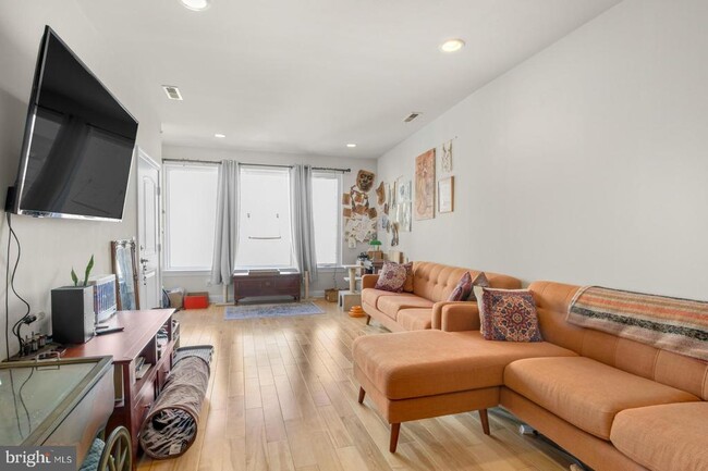 property at 2426 Frankford Ave