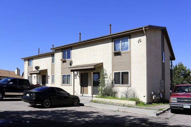 5545-5551 Bonita Village Rd in Colorado Springs, CO - Foto de edificio - Building Photo