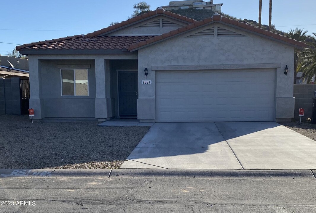 9637 N 10th Ave in Phoenix, AZ - Building Photo