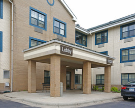 Furnished Studio - Woodbury in Woodbury, MN - Foto de edificio - Building Photo