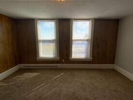 25 W 4th St in Duluth, MN - Building Photo