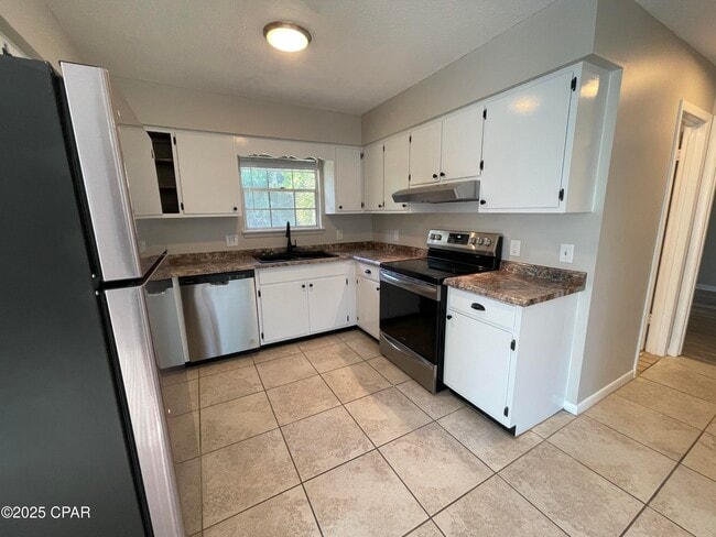 property at 2014 W 23rd Ct