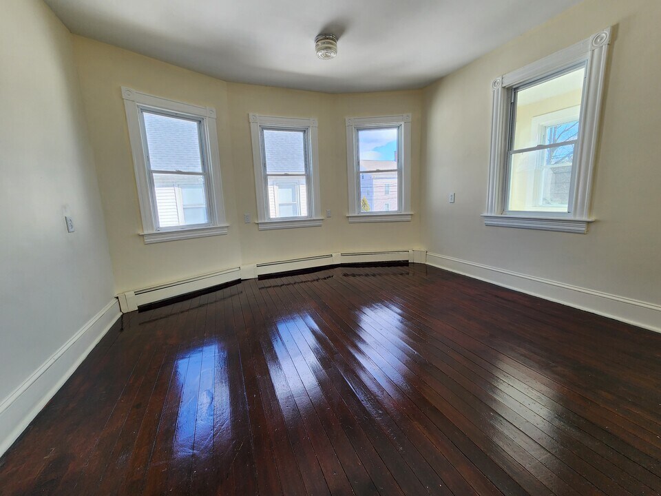 23 County in Barrington, RI - Building Photo