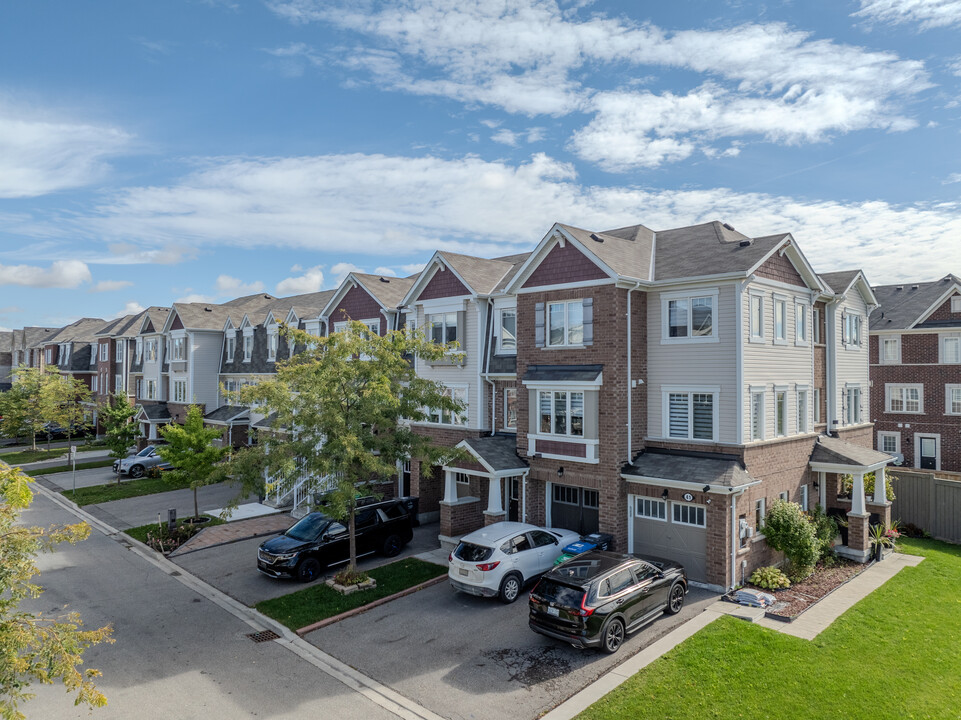 21 Metro Cres in Brampton, ON - Building Photo
