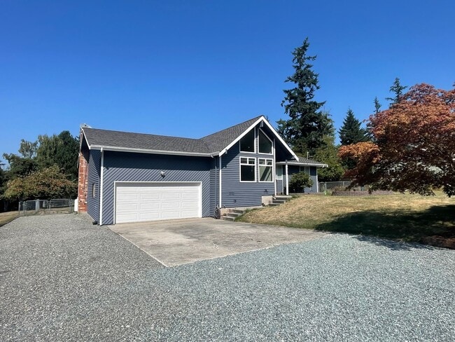 property at 735 Greenoch Loop