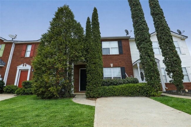 property at 5896 Strathmoor Manor Cir