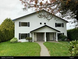 1301-1305 Mitchell Ave in Blaine, WA - Building Photo