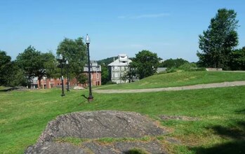 135 Cedar St, Unit 135Cedar in Boston, MA - Foto de edificio - Building Photo