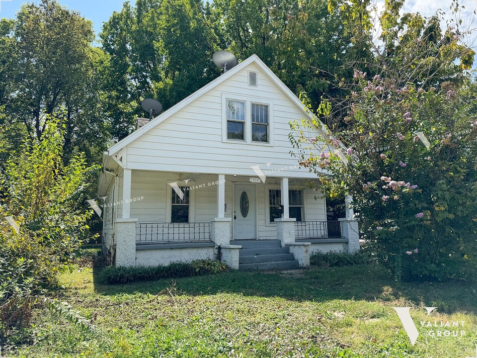 1700 E Cairo St in Springfield, MO - Foto de edificio