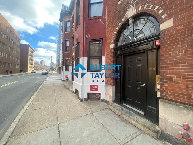 64 Louis Prang St, Unit 2 in Boston, MA - Building Photo - Building Photo