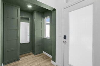 8215 McKamy Dr in Austin, TX - Foto de edificio - Building Photo