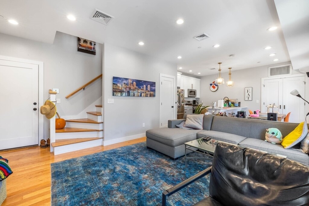 20 Grimes St in Boston, MA - Building Photo