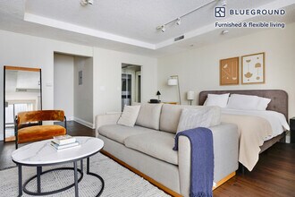 747 Gayley Ave in Los Angeles, CA - Foto de edificio - Building Photo