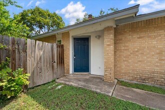 2302 Berkett Dr in Austin, TX - Building Photo - Building Photo