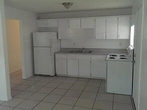 1928 14th Ave S in St. Petersburg, FL - Foto de edificio - Building Photo