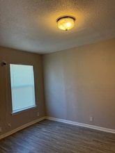 1016 Sunglo Dr, Unit 3 in San Antonio, TX - Foto de edificio - Building Photo