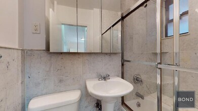 240 E 83rd St in New York, NY - Building Photo - Building Photo