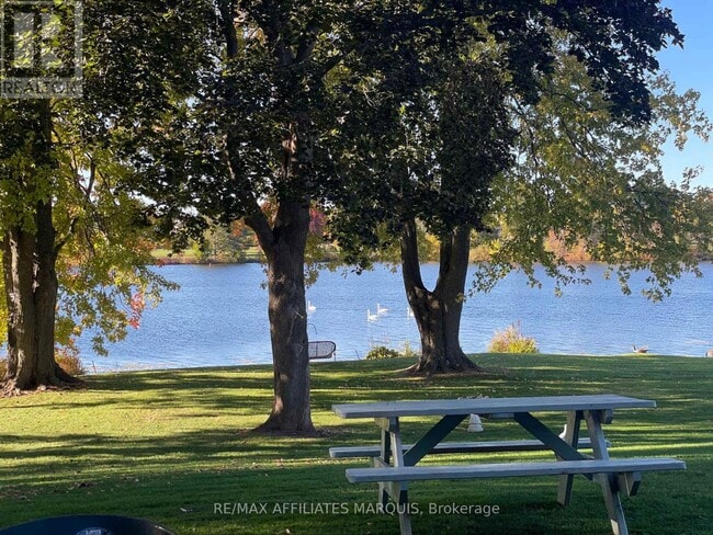 98 Queen St in Smiths Falls, ON - Building Photo - Building Photo