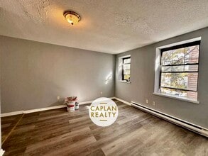 1407 Chapel St, Unit 34 in New Haven, CT - Building Photo - Building Photo