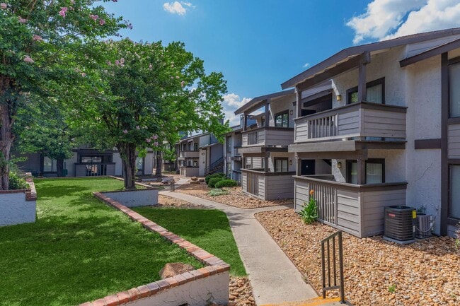 The Reserve at Lake Highlands in Dallas, TX - Building Photo - Building Photo