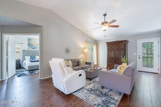 8846 E Windrose Dr in Scottsdale, AZ - Building Photo - Building Photo