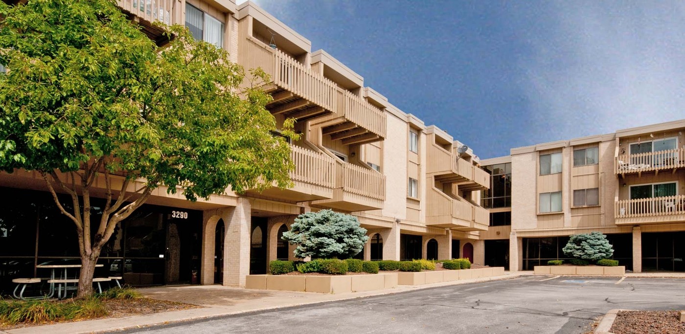 Plaza 93 West Apartments in Omaha, NE - Foto de edificio