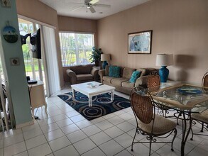 6571 SE Twin Oaks Cir in Stuart, FL - Building Photo - Building Photo