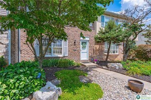 4531 N Hedgerow Dr in Allentown, PA - Building Photo