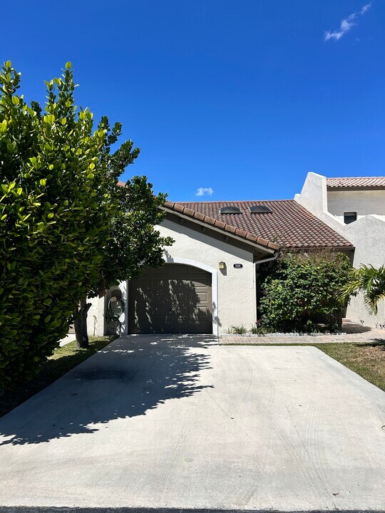 11519 SW 84th Ln in Miami, FL - Foto de edificio