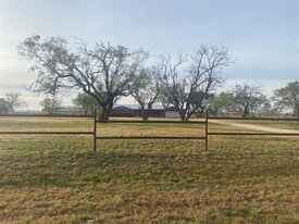 1733 Co Rd 134 in Ovalo, TX - Foto de edificio - Building Photo