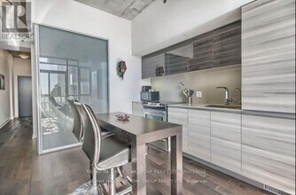 8 Gladstone Ave in Toronto, ON - Building Photo - Building Photo