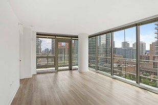303 W Wolf Point Plaza in Chicago, IL - Building Photo
