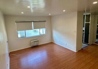 18546 Clark St in Tarzana, CA - Building Photo - Building Photo