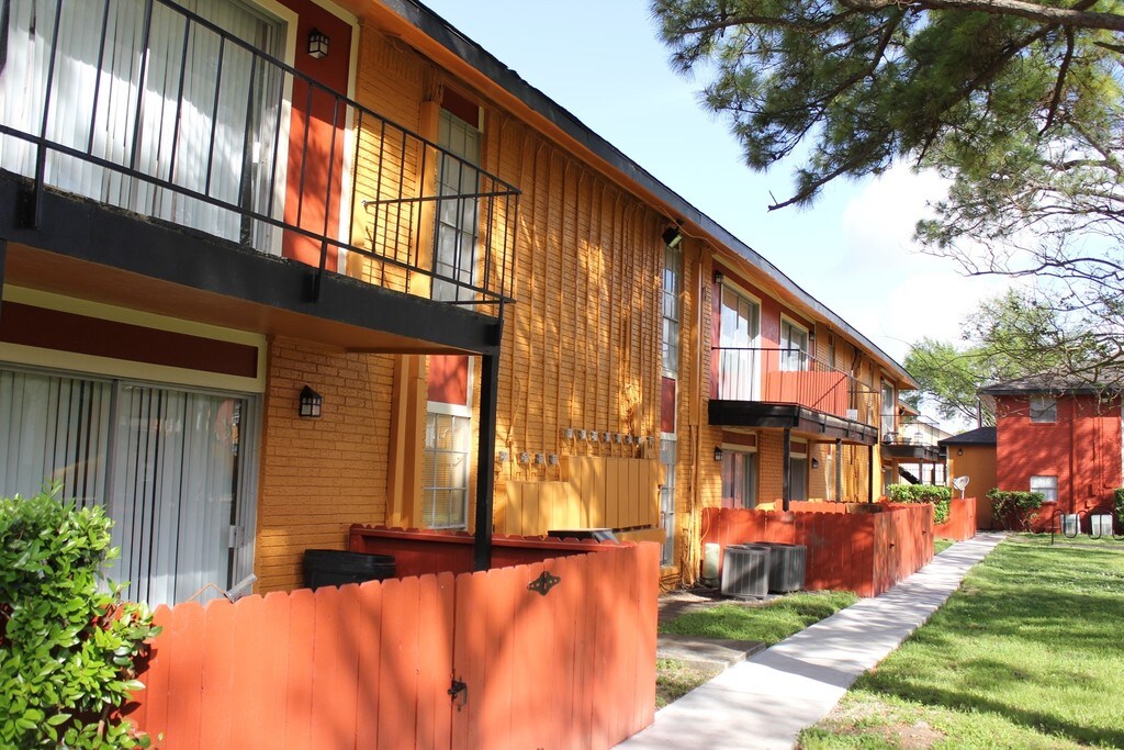 The Pines at Leonora Park Houston, TX Apartments