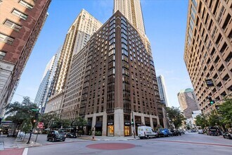 40 E Delaware Pl in Chicago, IL - Building Photo - Building Photo