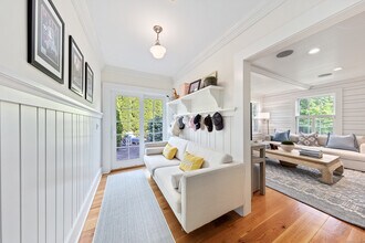 168 Rowayton Ave in Norwalk, CT - Foto de edificio - Building Photo