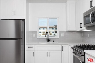 1319 S St Andrews Pl in Los Angeles, CA - Building Photo - Building Photo