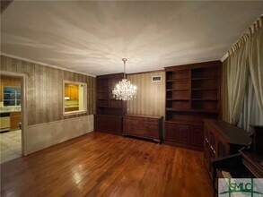 5525 W Waters Dr in Savannah, GA - Foto de edificio - Building Photo